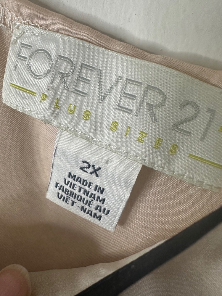 Forever 21 Top Womens Size 2X Beige Black Tunic Short Sleeve Cityscape Blouse - Picture 3 of 9